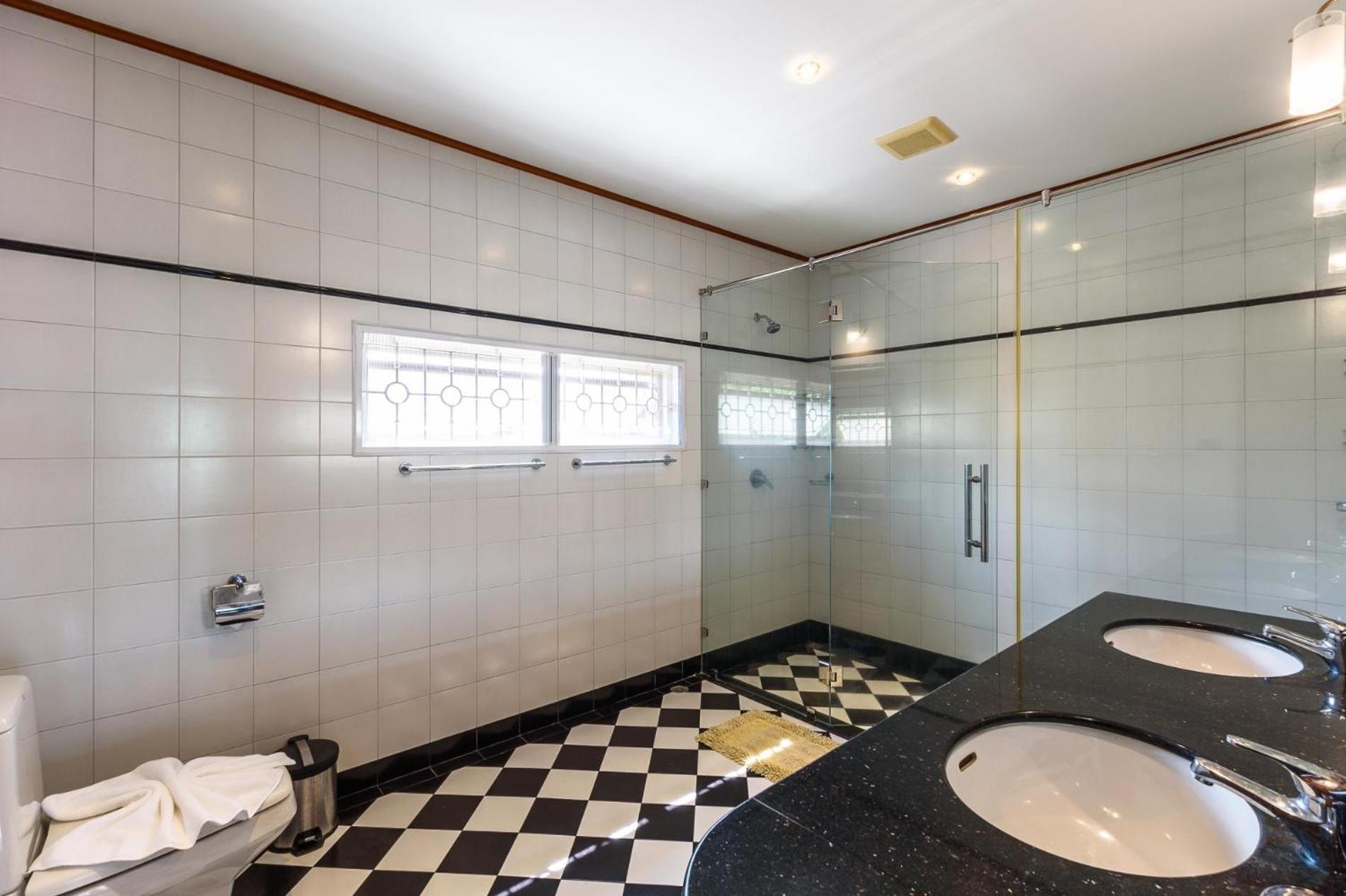 Amber Pool Villa Naiharn Rawai Ngoại thất bức ảnh